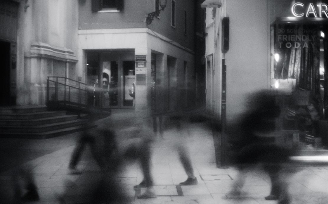 Still 1 — La ragazza d’argento